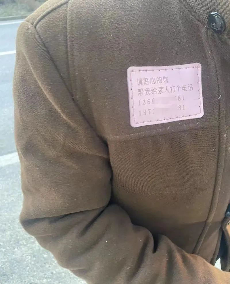 DƬ